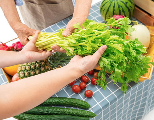 疫情防控期间居家怎样防护？吴凡：卖菜错峰错时